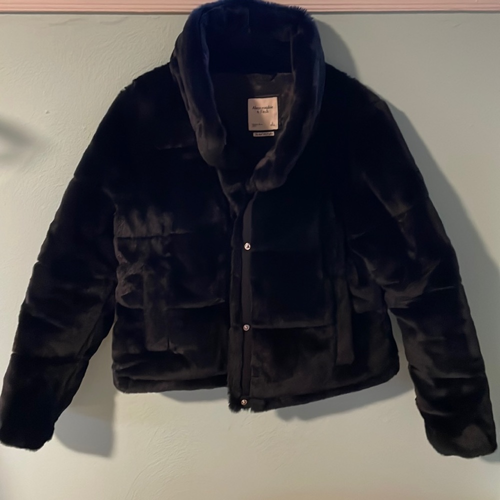 Gorgeous Abercrombie Mini Puffer. Size L